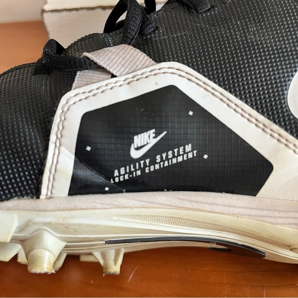 Nike Alpha Menace Varsity 3 Black & White Football‎ Cleats Men\'s Size 10 main image 4